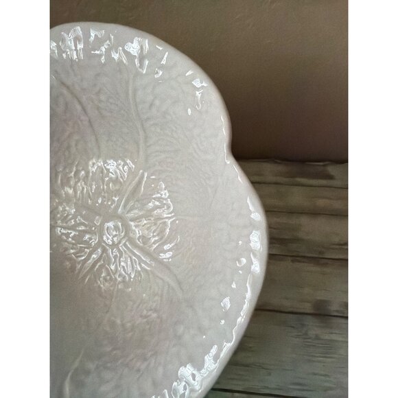 Olfaire Portugal White Majolica Cabbage Leaf Serving Bowl 10" Bordallo Style Vin - Picture 6 of 12